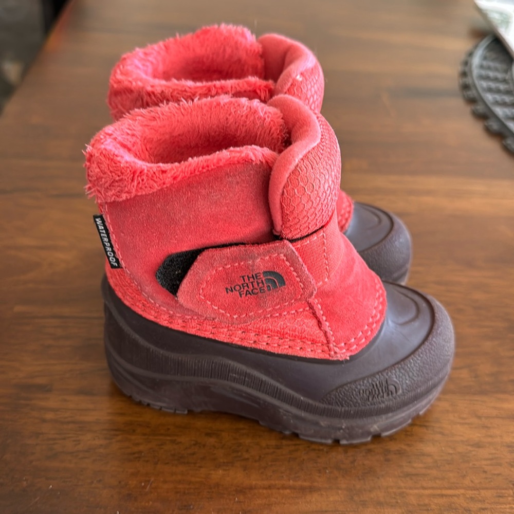 The North Face snow boots. Size toddler 6